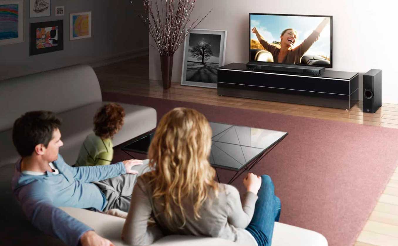 ¿Qué tipos de altavoces son los más adecuados para una sala de cine en casa?