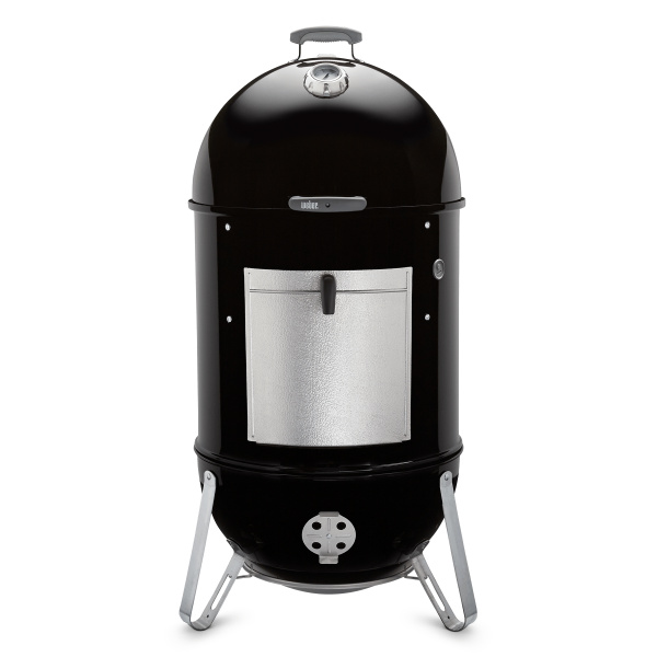 Ahumador WEBER Smokey Mountain Cooker de 57 cm en uso, mostrando su diseño eficiente y acabado premium.